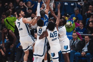 开云app下载-万军取首！魔术官媒晒布莱克隔扣照：安东尼-布莱克！