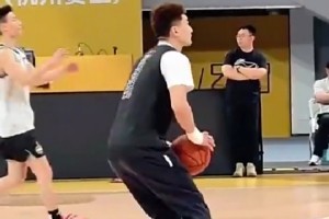 开云体育官网-快好了？孙铭徽上午踩场训练 脚伤困扰并不明显