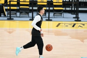 广厦男篮分享球队训练图集：今晚迎战广州，冲击五连胜