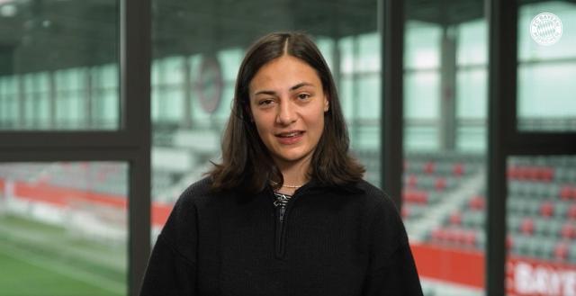 1731767677541009486.jpg 拜仁门将.jpg